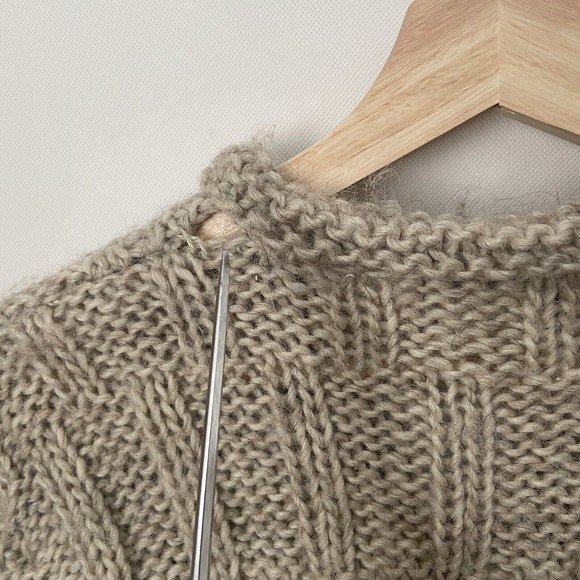 Robinson’s Pacesetter Sweater Womens Size Small 100% Wool Cardigan Hand Made Tan - Picture 9 of 9